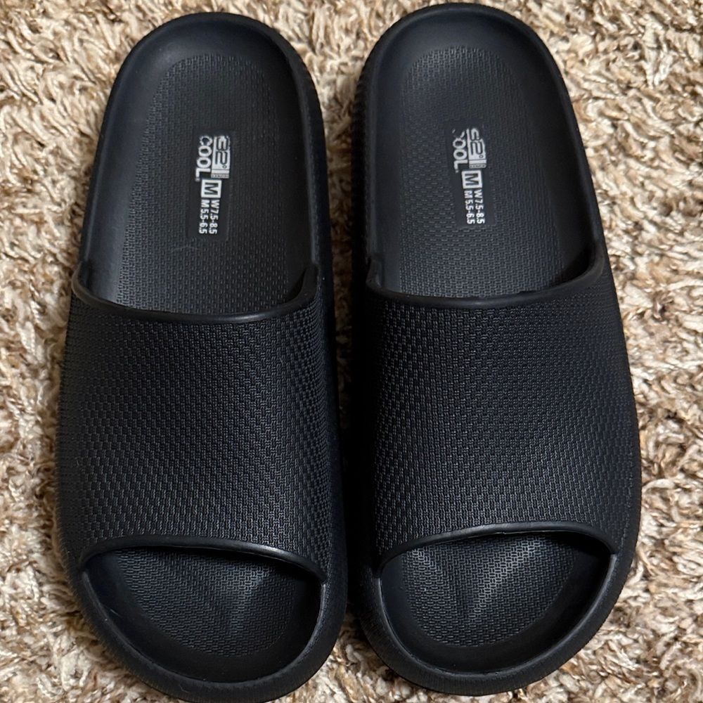 32 Degrees Black Slides Sandals Shower Shoes Unisex Women7.5-8.5 Men5.5-6.5